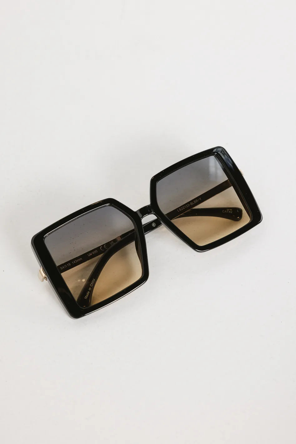 Elara Oversized Sunglasses in Black